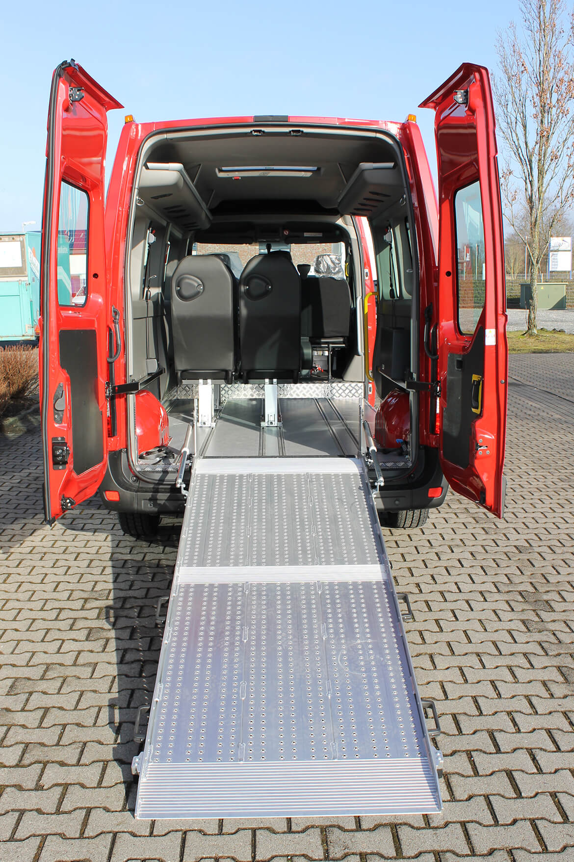 Schoon Busumbau mit BIG Rollstuhlrampe, Alu Systemboden mit Sitzsystemen Schoon Busumbau Mit BIG Rollstuhlrampe, Alu Systemboden Mit Sitzsystemen