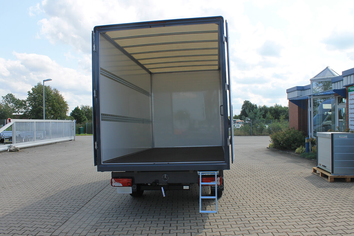 Ausziehbare Leiter im Heckbereich Ausziehbare Leiter Im Heckbereich