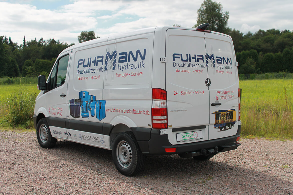 Kastenwagen mit Schoon Fahrzeugbeschriftung Kastenwagen Mit Schoon Fahrzeugbeschriftung