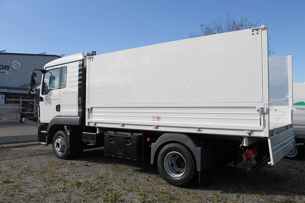 LKW mit Schoon Pritsche und Stahlbordwandaufsatz LKW Mit Schoon Pritsche Und Stahlbordwandaufsatz
