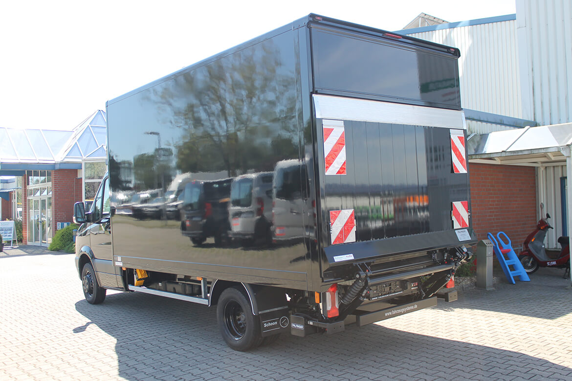 Schoon Koffer mit Ladebordwand in Wagenfarbe lackiert Schoon Koffer Mit Ladebordwand In Wagenfarbe Lackiert