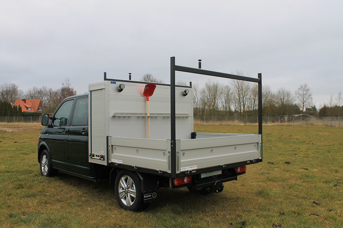 Allradfahrzeug mit Schoon Pritsche, Heckauflagegestell pulverbeschichtet