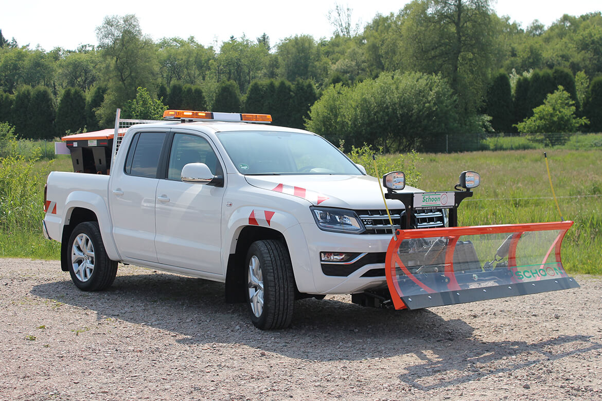 Amarok V6 mit Schoon Winterdienst, Schneeschild, Streuer, Blitzbalken, Stirnwandgitter