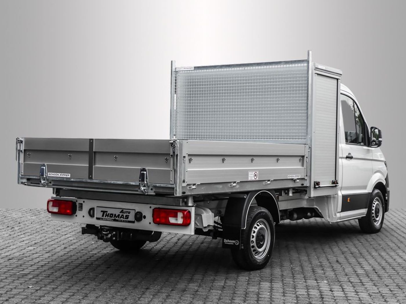 Auto Thomas Crafter mit Schoon Kipper und VariaBoxx, Stirnwandgitter, Anhängebock, Netzhaken
