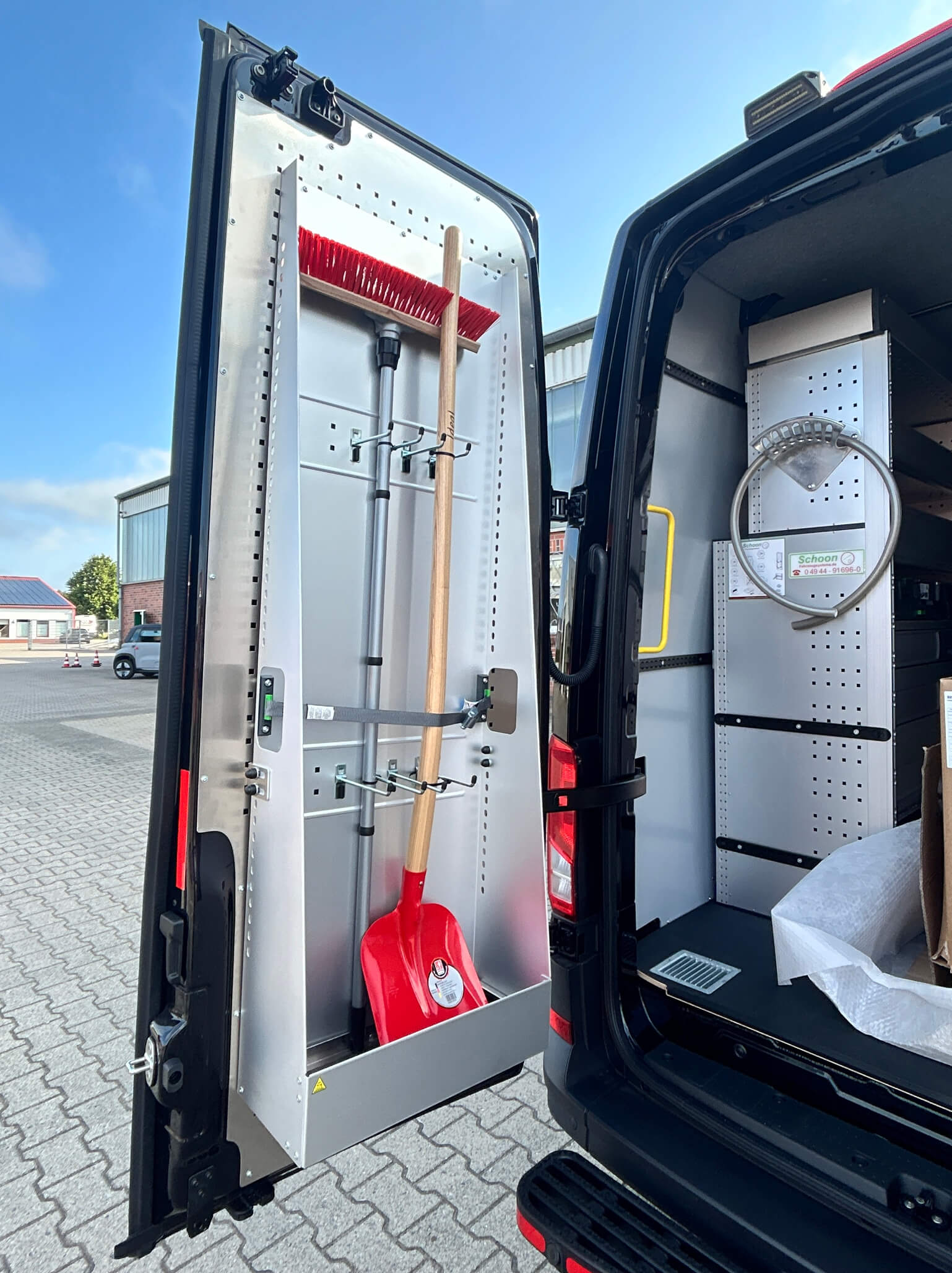 Crafter KaWa mit Schoon Ausbau VWN Freigelände S51 (1)