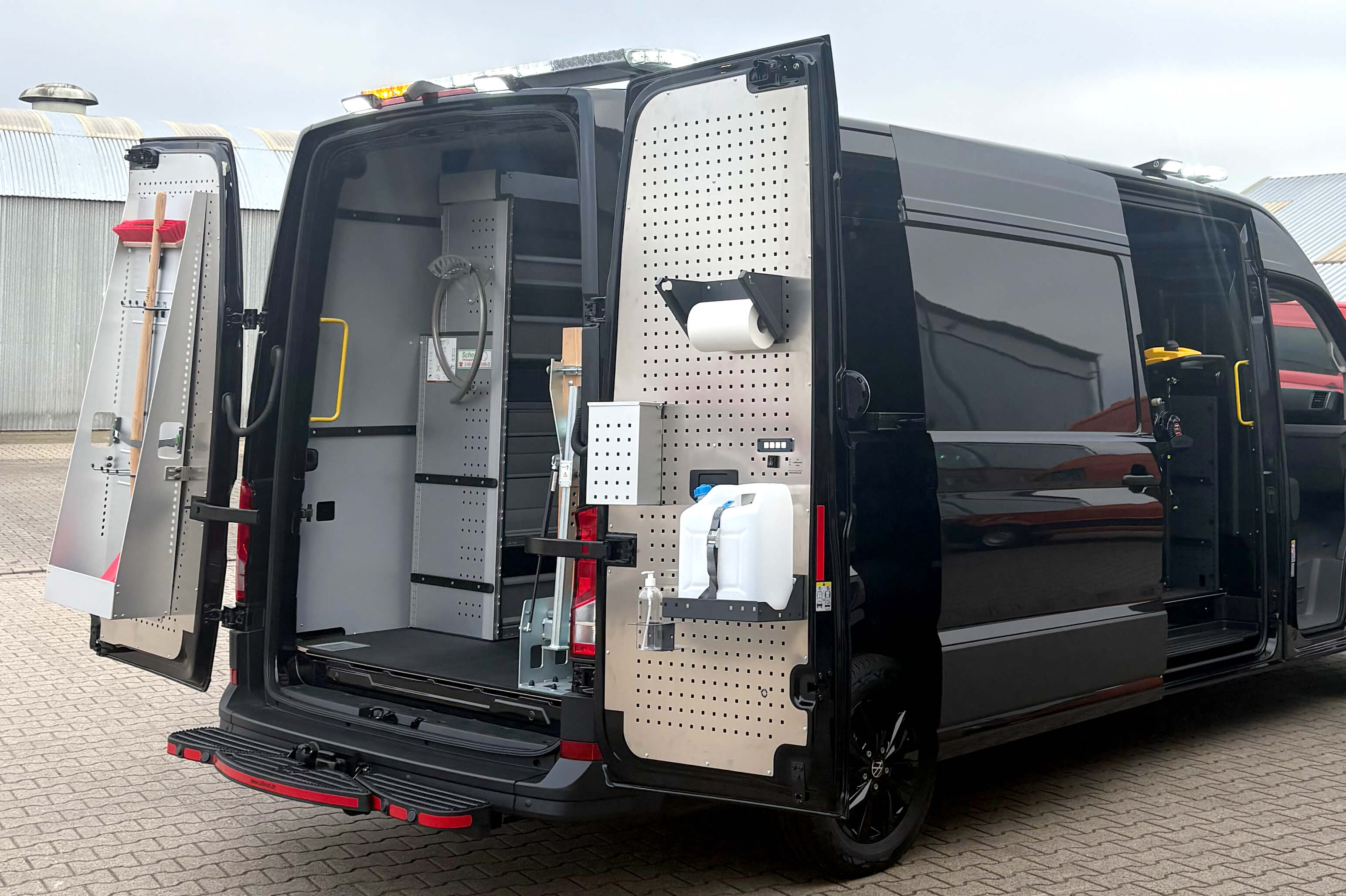 Crafter KaWa mit Schoon Ausbau VWN Freigelände S51 (4)