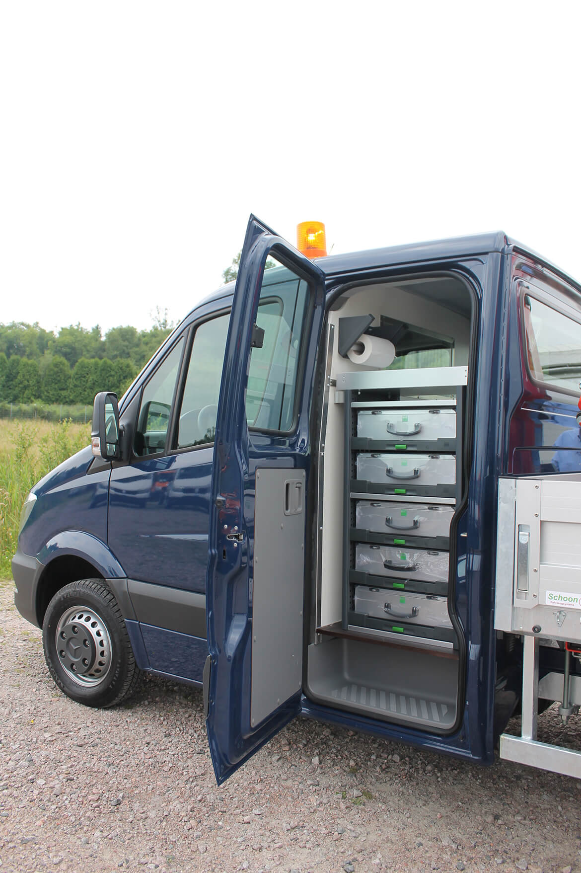 Umfangreiche Fahrzeugeinrichtung - Schoon Fahrzeugsysteme