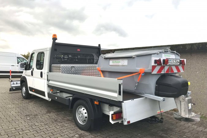 Fiat Ducato mit Schoon Winterdienst, Schneeschild und Streuer