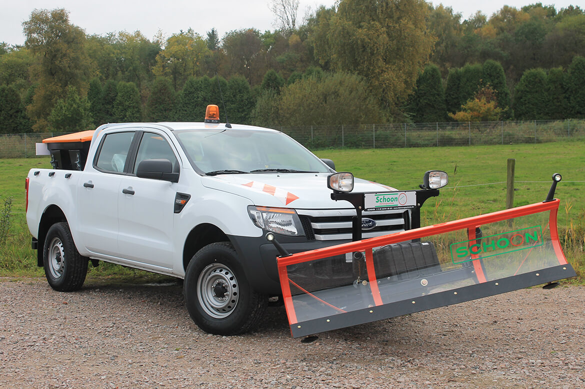 Ford Ranger mit Schoon Winterdienst, Streuer und Schneeschild (1)