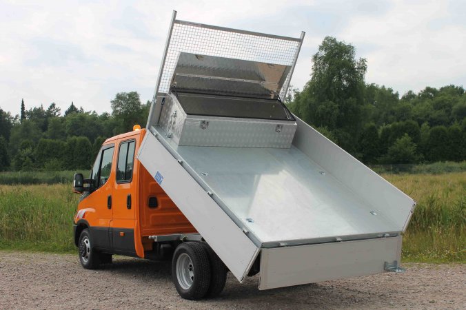 Iveco Daily mit Schoon Kipper, Werkzeugkiste, Regalsysteme, RKL, Warnmarkierungsfolie