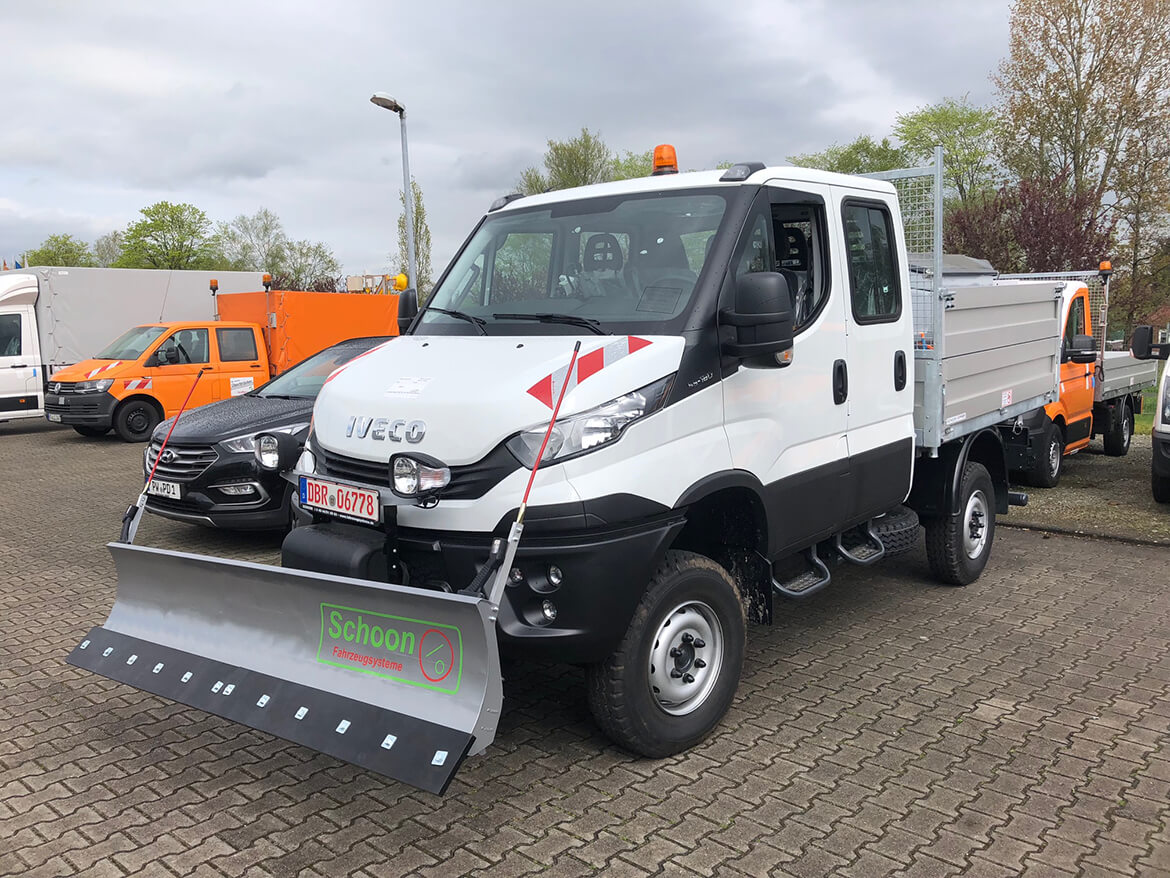 Iveco Daily mit Schoon Kipper und Winterdienst, Schneeschild und Streuer (1)