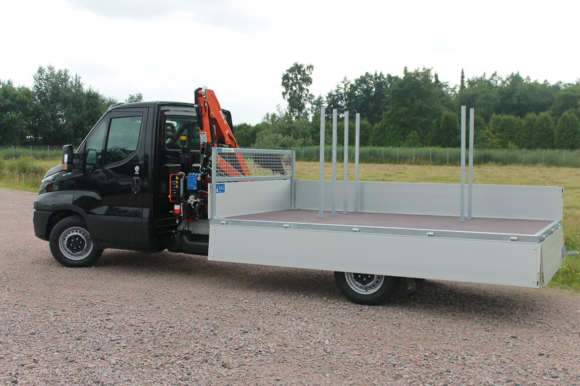 Iveco Daily mit Schoon Pritsche, Front Ladekran, Ladungssicherung Steckrungen