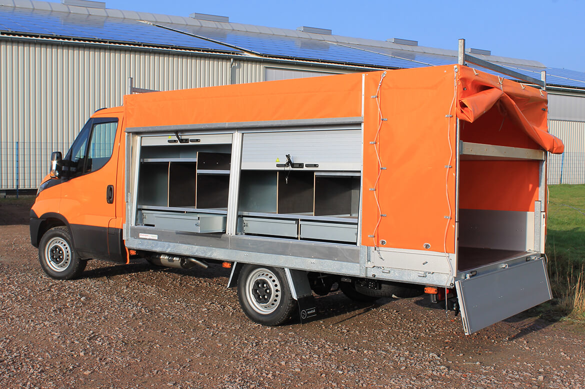 Iveco Daily mit Schoon Tiefpritsche, Plane Spriegel, Werkzeugkisten, Leiterträger, Heckblitzleuchten (2)