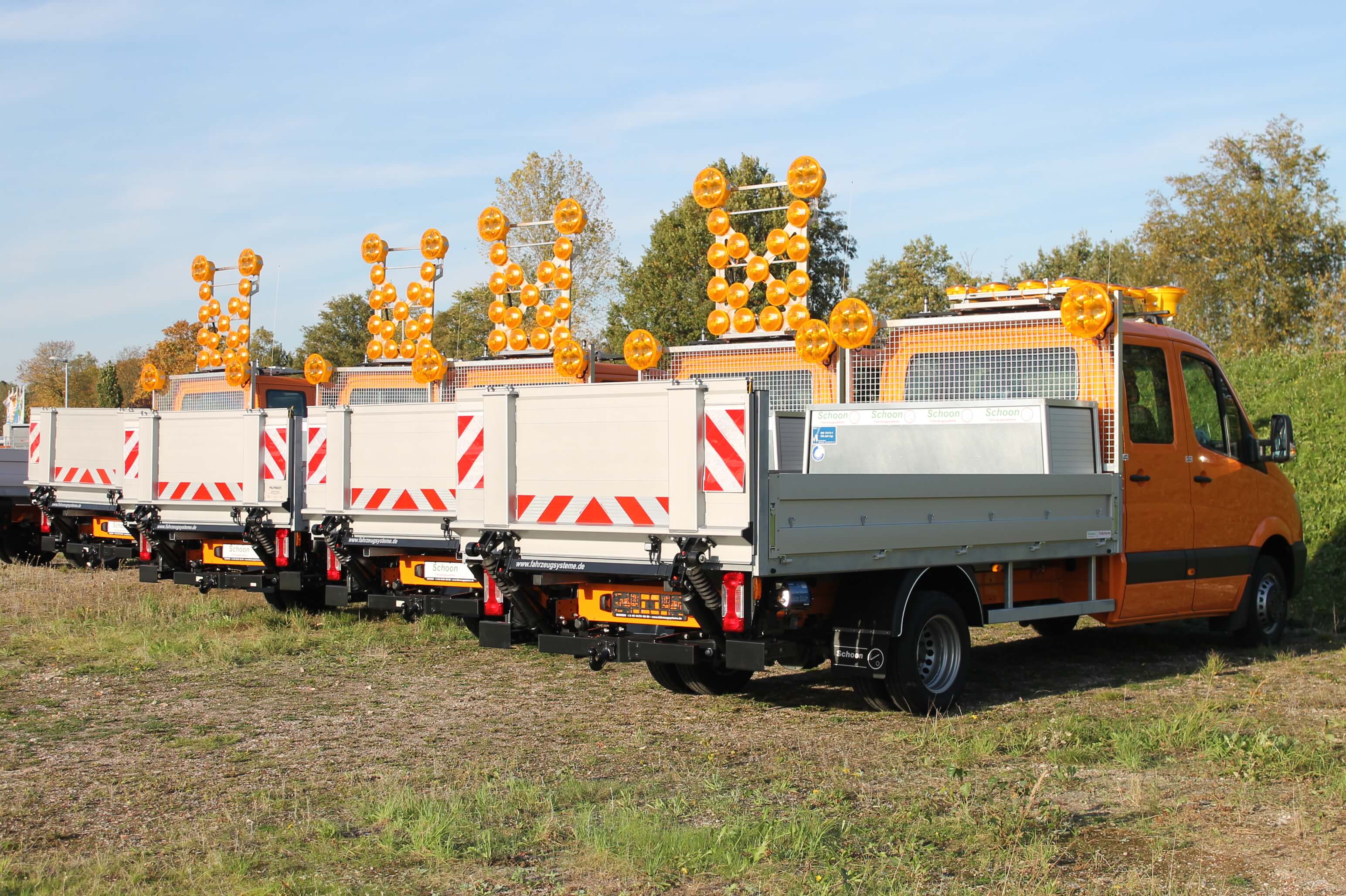 MB Sprinter mit Schoon Pritsche, Ladebordwand, Stirnwandgitter, Werkzeugkiste, Blinkpfeilanlage (8)