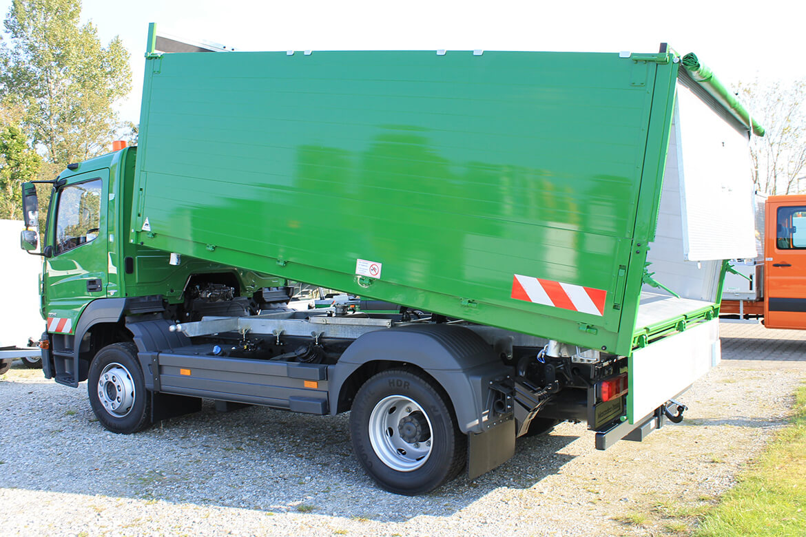 Mercedes Benz Atego mit Schoon Kipper, Bordwandaufsatz und Laubgitteraufsatz, Planen Rollo