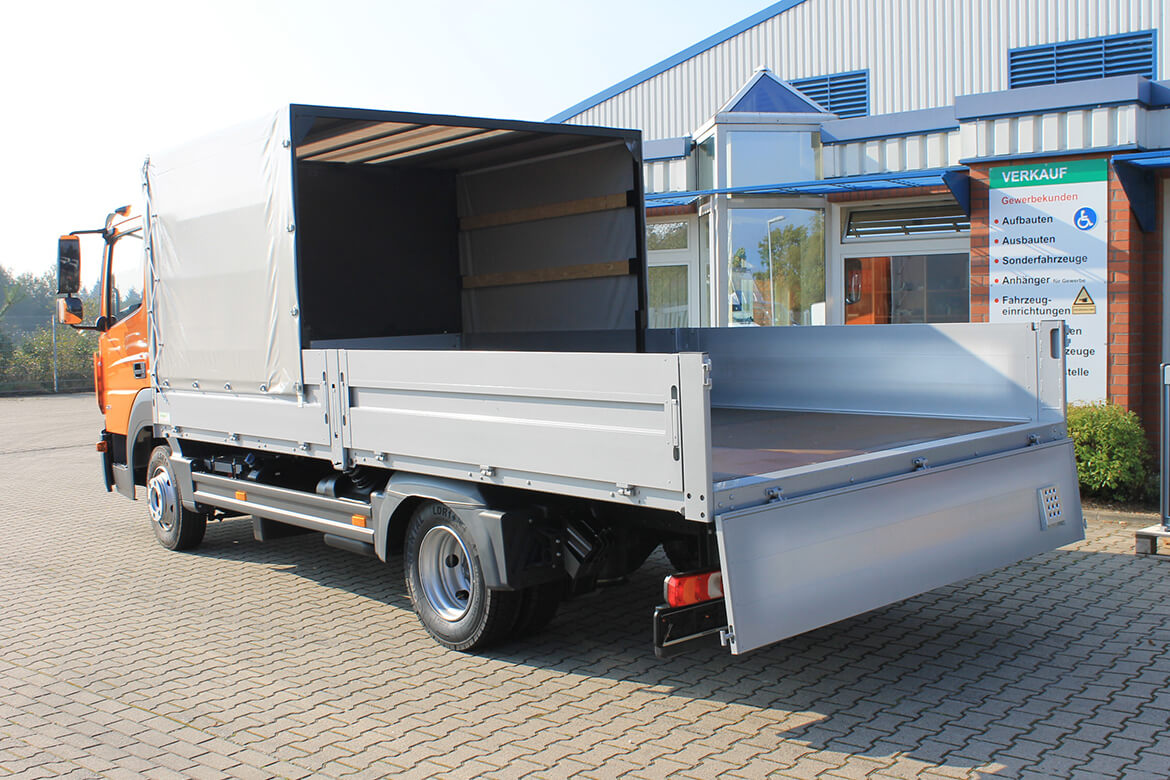 Mercedes Benz Atego mit Schoon Pritsche und Planenaufbau