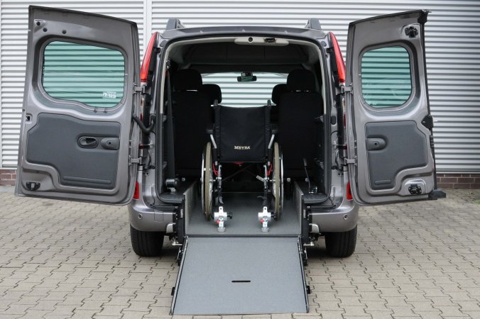 Mercedes Benz Citan mit Schoon Heckausschnitt