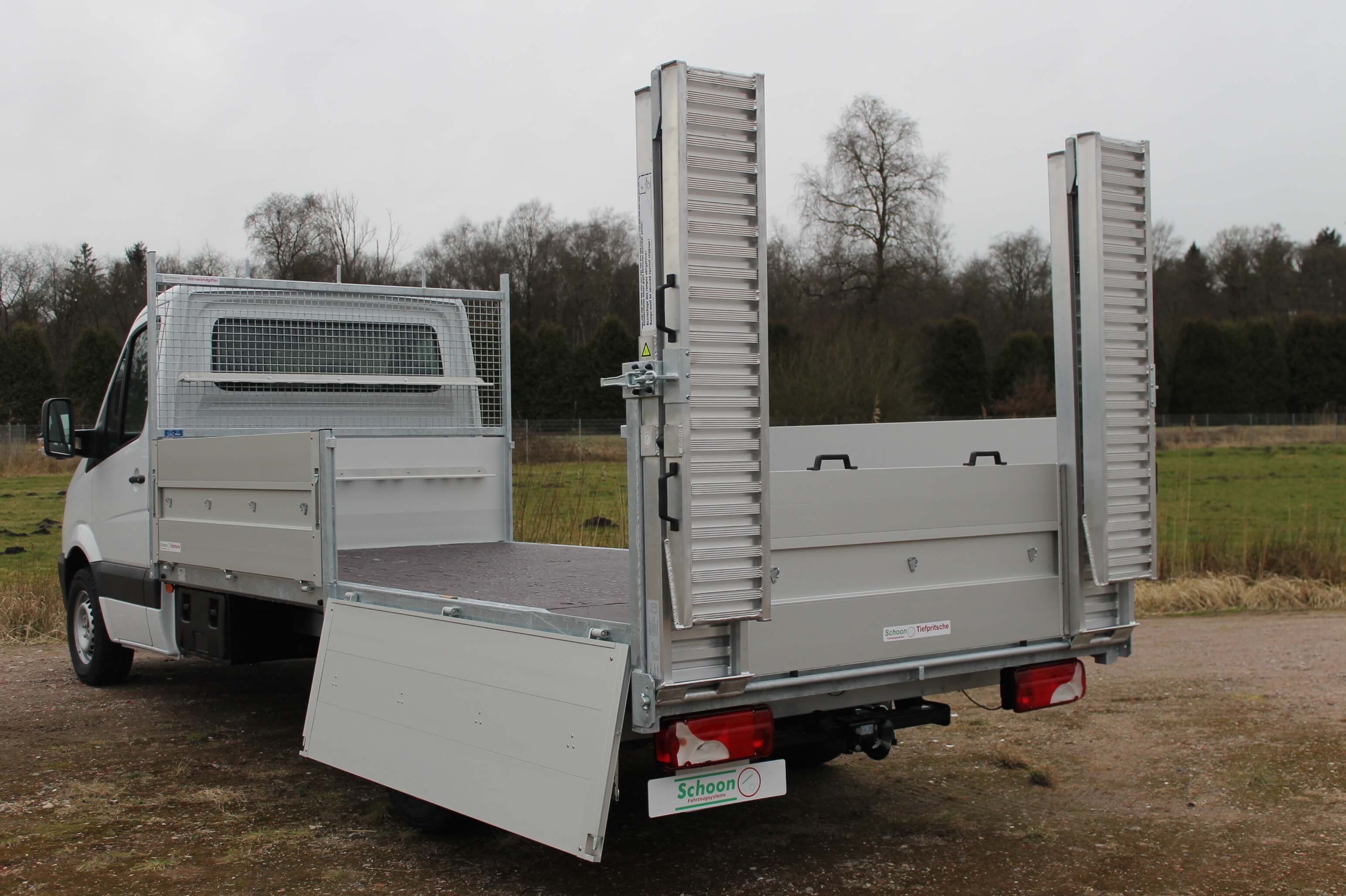 Mercedes Benz Sprinter, Schoon Pritsche, faltbare Laderampen aus Alu Typ FS, Maschinentransporter (2)