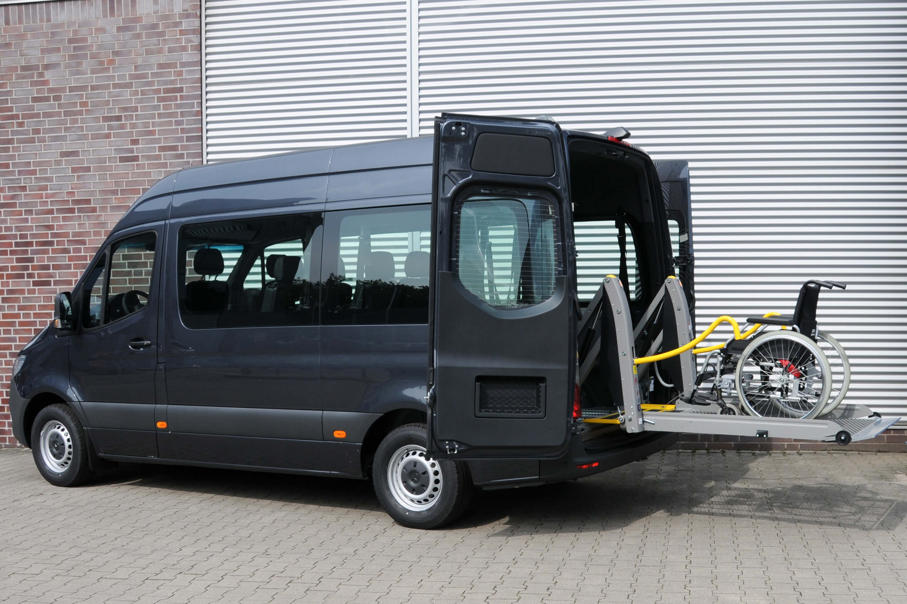 Mercedes Benz Sprinter mit Schoon Linearlift (2)