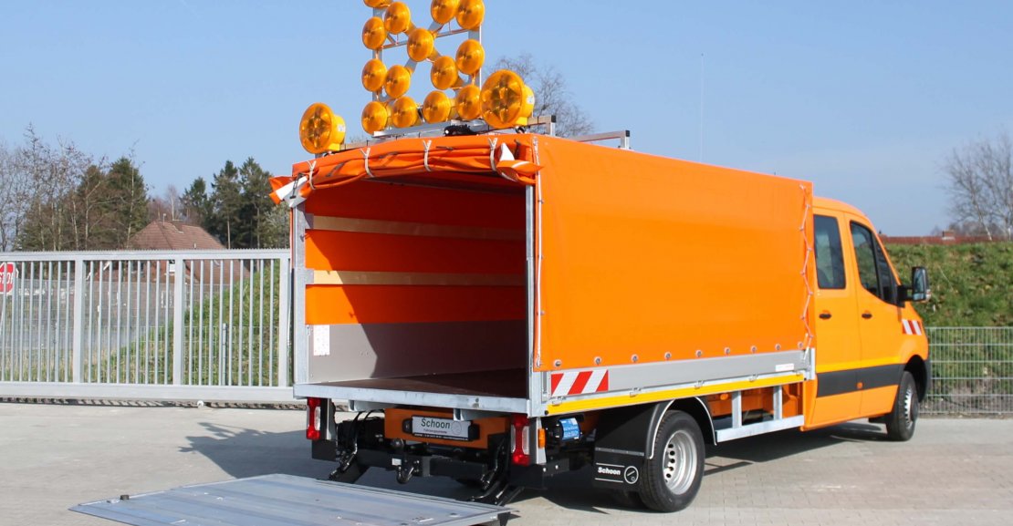 Mercedes Benz Sprinter mit Schoon Pritsche, Plane Spriegel, Ladebordwand, Blinkpfeilanlage (19)