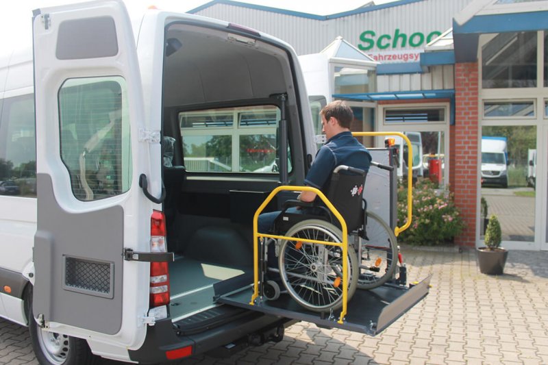 Mercedes Benz Sprinter Mit Schoon Schwenklift (1)