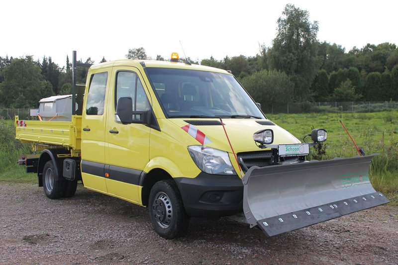 Mercedes Benz Sprinter Mit Schoon Winterdienst, Streuer Und Schneeschild