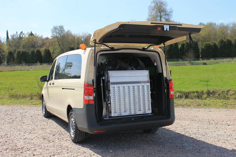 Mercedes Benz Vito Mit Schoon Rollstuhlrampe BIG D Für Taxiunternehmen (2)