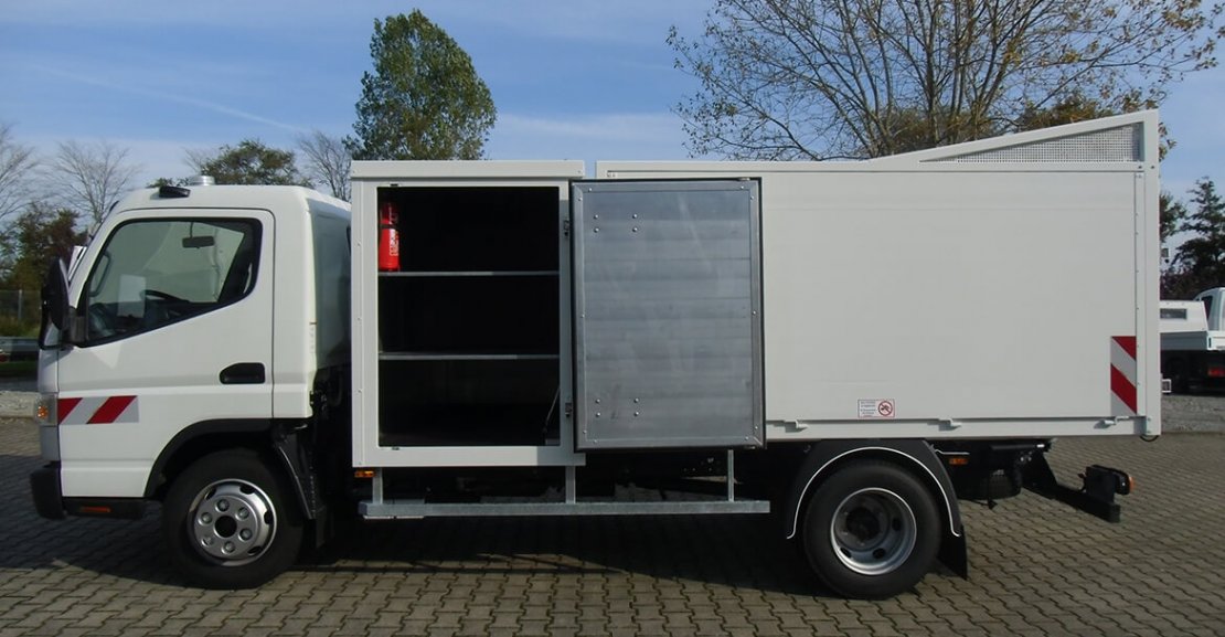 Mitsubishi Fuso Canter Mit Schoon Heckkipper, Werkzeug Und Gerätekasten, Rundumkennleuchte, Häcksler Aufbau (6)