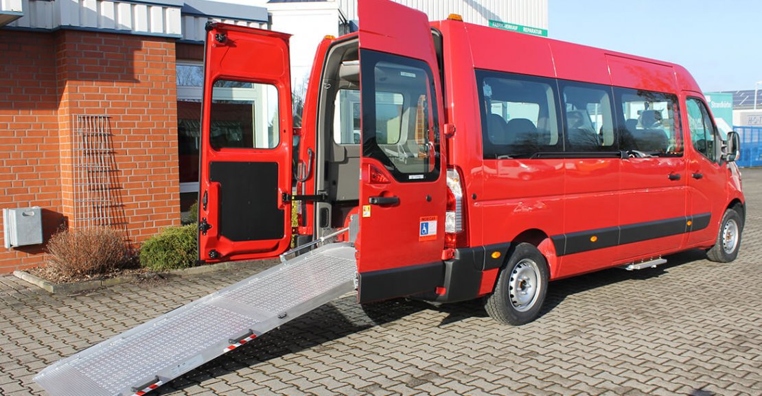 Opel Movano Mit Schoon Busumbau, Rollstuhlrampe Und Seitentrittstufe