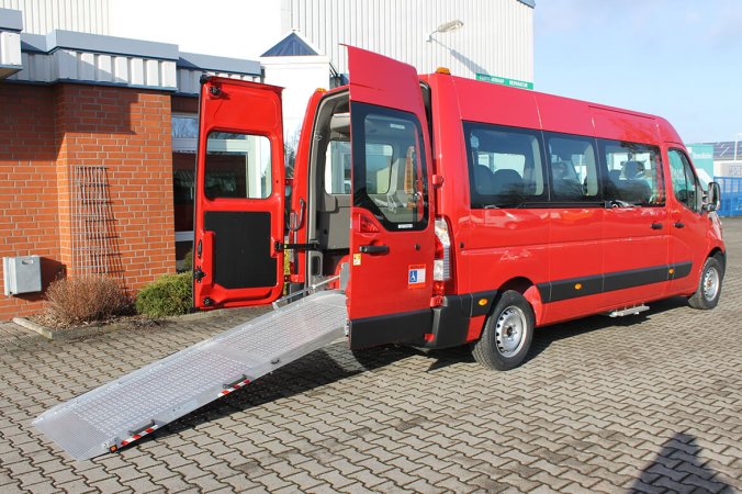 Opel Movano Mit Schoon Busumbau, Rollstuhlrampe Und Seitentrittstufe