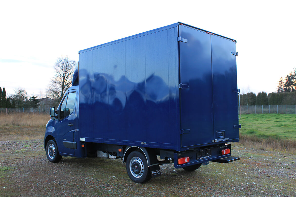 Opel Movano mit Schoon Koffer, Dachspoiler, Trittstufe, Nadelfilzverkleidung