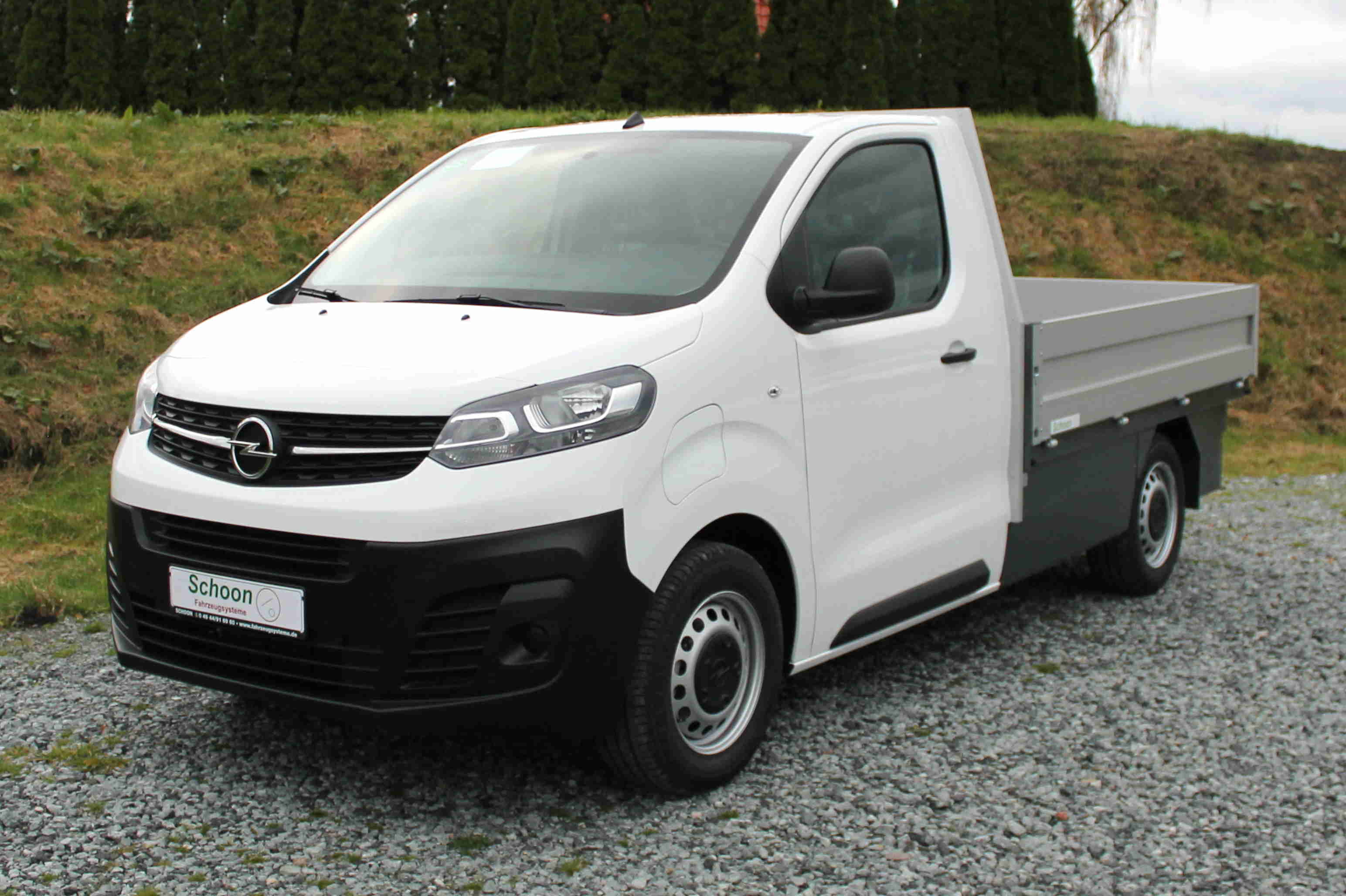 Opel Vivaro e mit Schoon Pritsche und Heckfach (1)