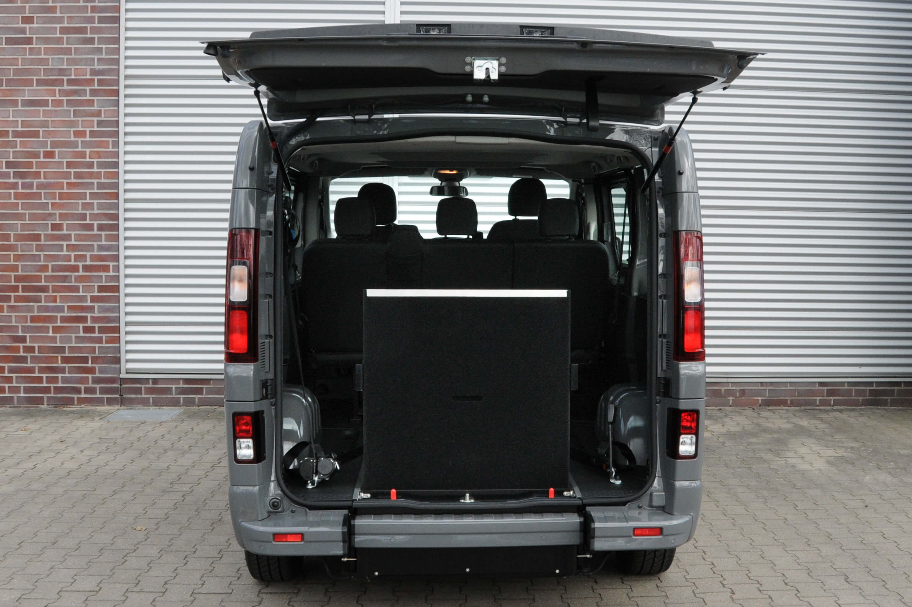 Opel Vivaro Cargo - Cleveres Ladekonzept, mobile Büro-Funktionen