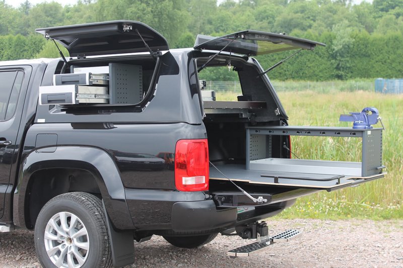 Pickup Mit Schoon Hardtop, Regale, Ladefläche, Schraubstock