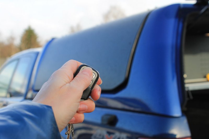 Schoon Hardtop Typ Profi Mit Seitenklappen, Regalsysteme Und Ausziehbare Ladefläche (1)