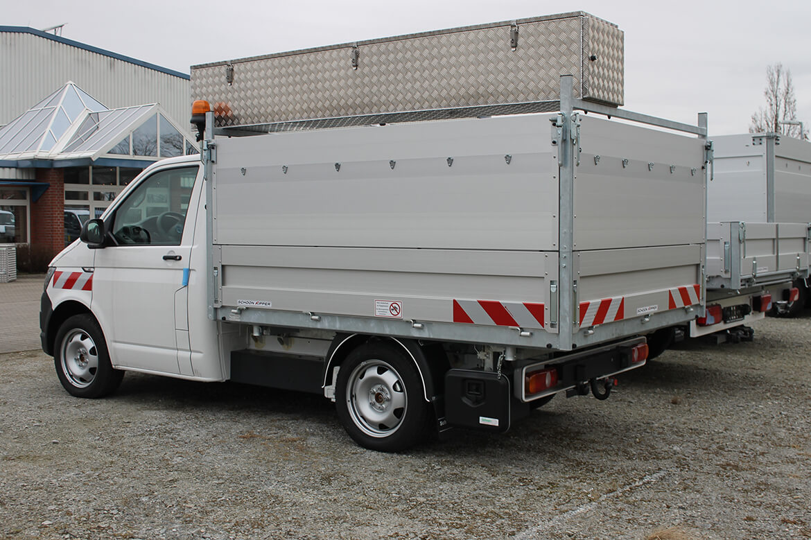 Schoon Kipper mit Bordwandaufsatz und Heckauflagegestell