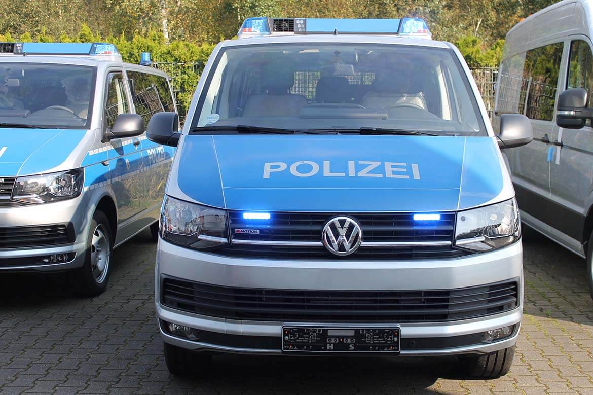 Schoon Polizeifahrzeuge, RKL, Blitzbalken, Frontblitzleuchten, Anhängekupplung, Klapptisch (4)