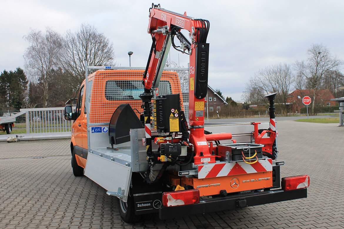 Schoon Pritsche mit Heckkran, FASSI Kran Greifer
