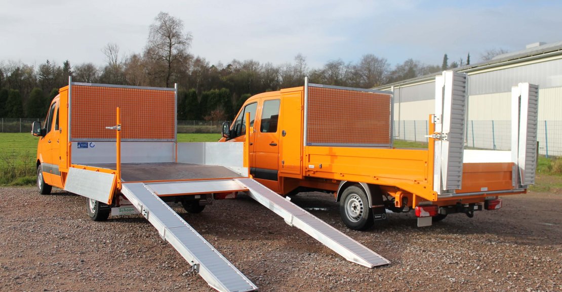Schoon Pritsche mit Laderampen aus Aluminium Typ FS, Maschinentransporter (2)