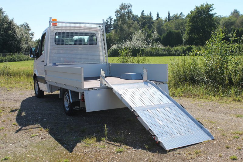 Schoon Tiefpritsche Mit Laderampe Auf Der Ladefläch