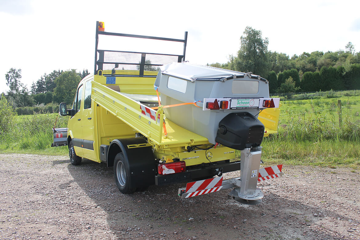 Sprinter mit Schoon Winterdienst, Streuer und Schneeschild