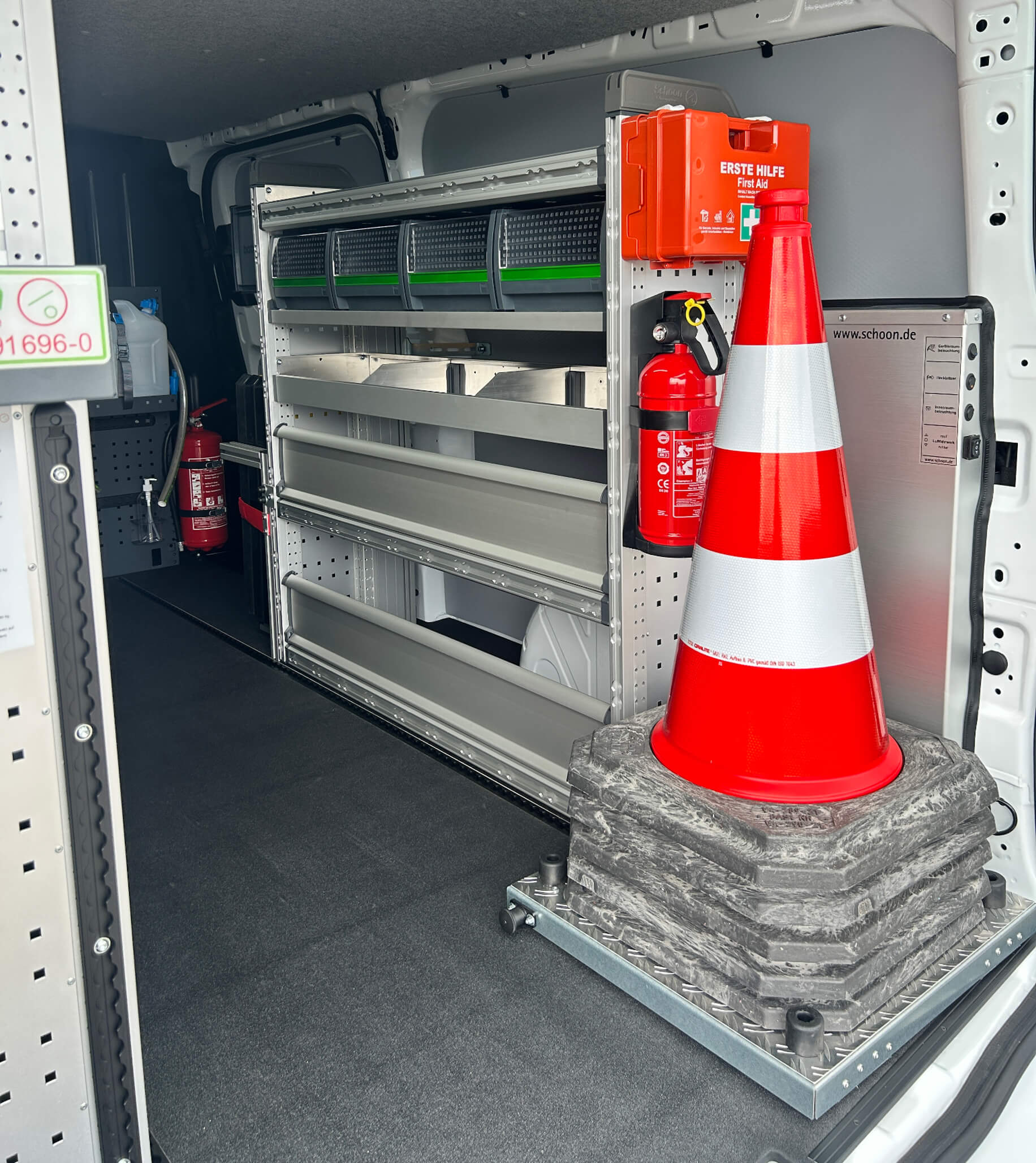 Transporter mit Schoon Innenausbau VWN Freigelände S51 (4)