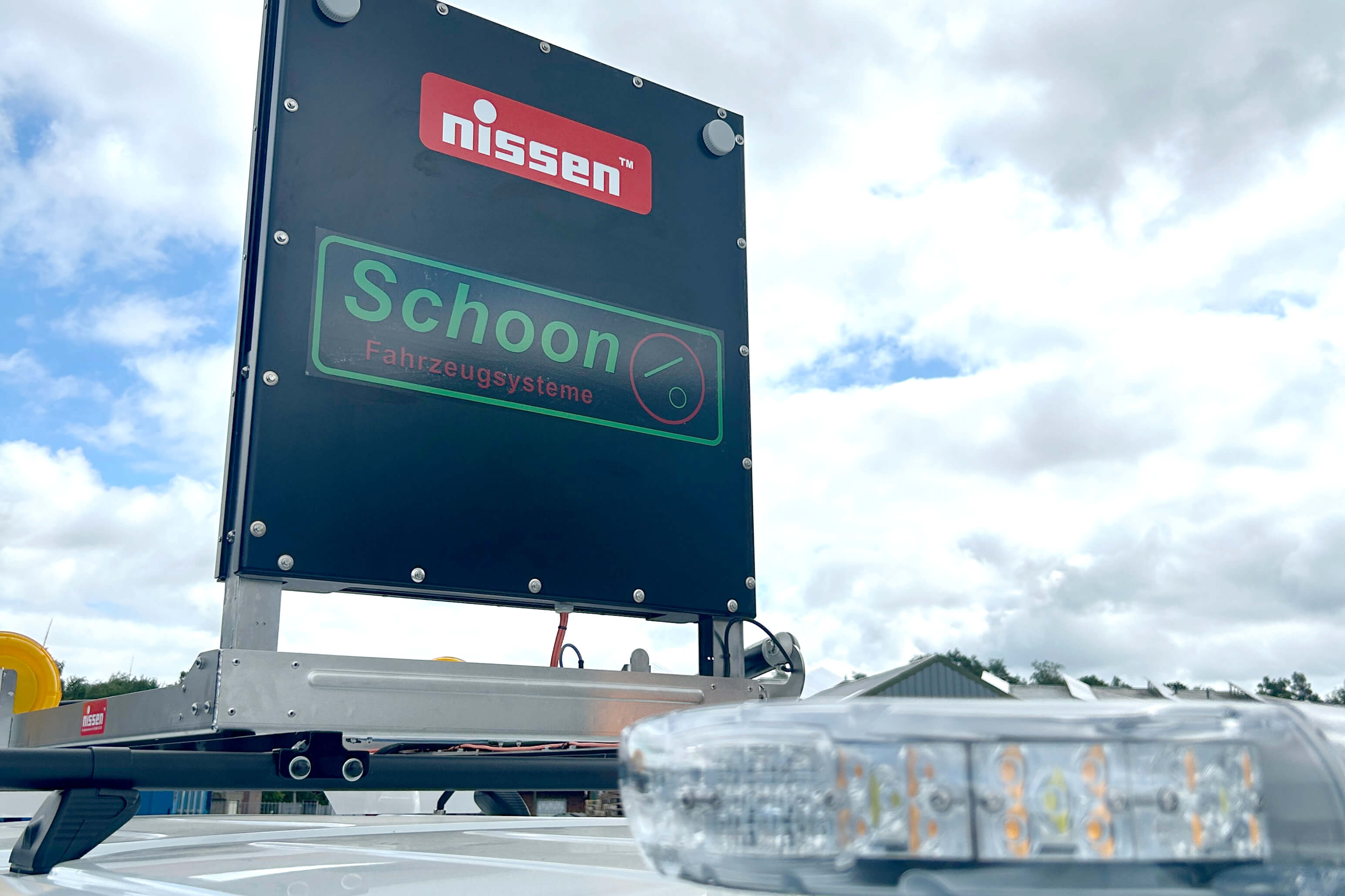 Transporter mit Schoon Innenausbau VWN Freigelände S51 (5)