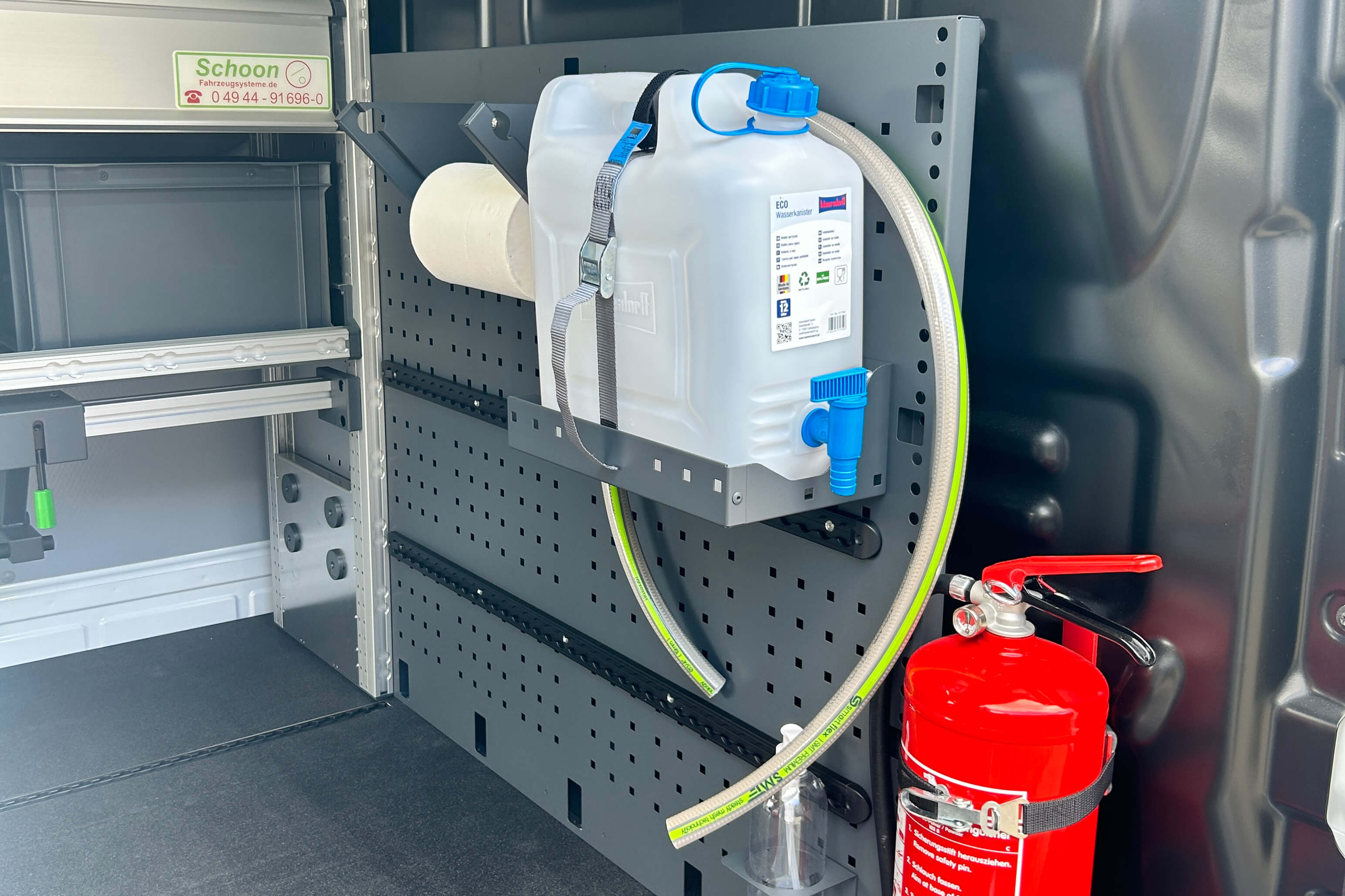 Transporter mit Schoon Innenausbau VWN Freigelände S51 (6)