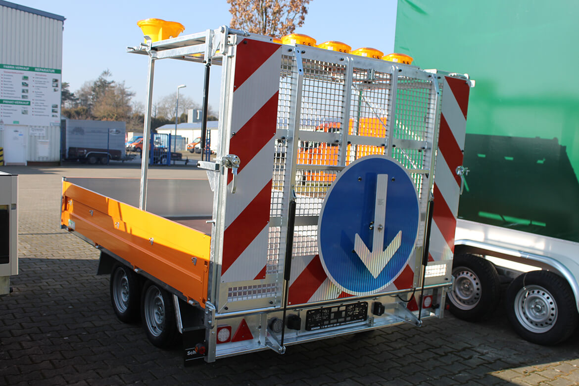 Verkehrssicherungsanhänger, Warnanhänger mit Überfahrwand (1)