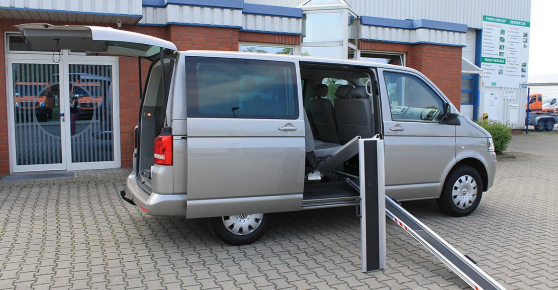 Volkswagen Nutzfahrzeuge Transporter Mit Schoon Auffahrschienen, Rollstuhlschienen (1)