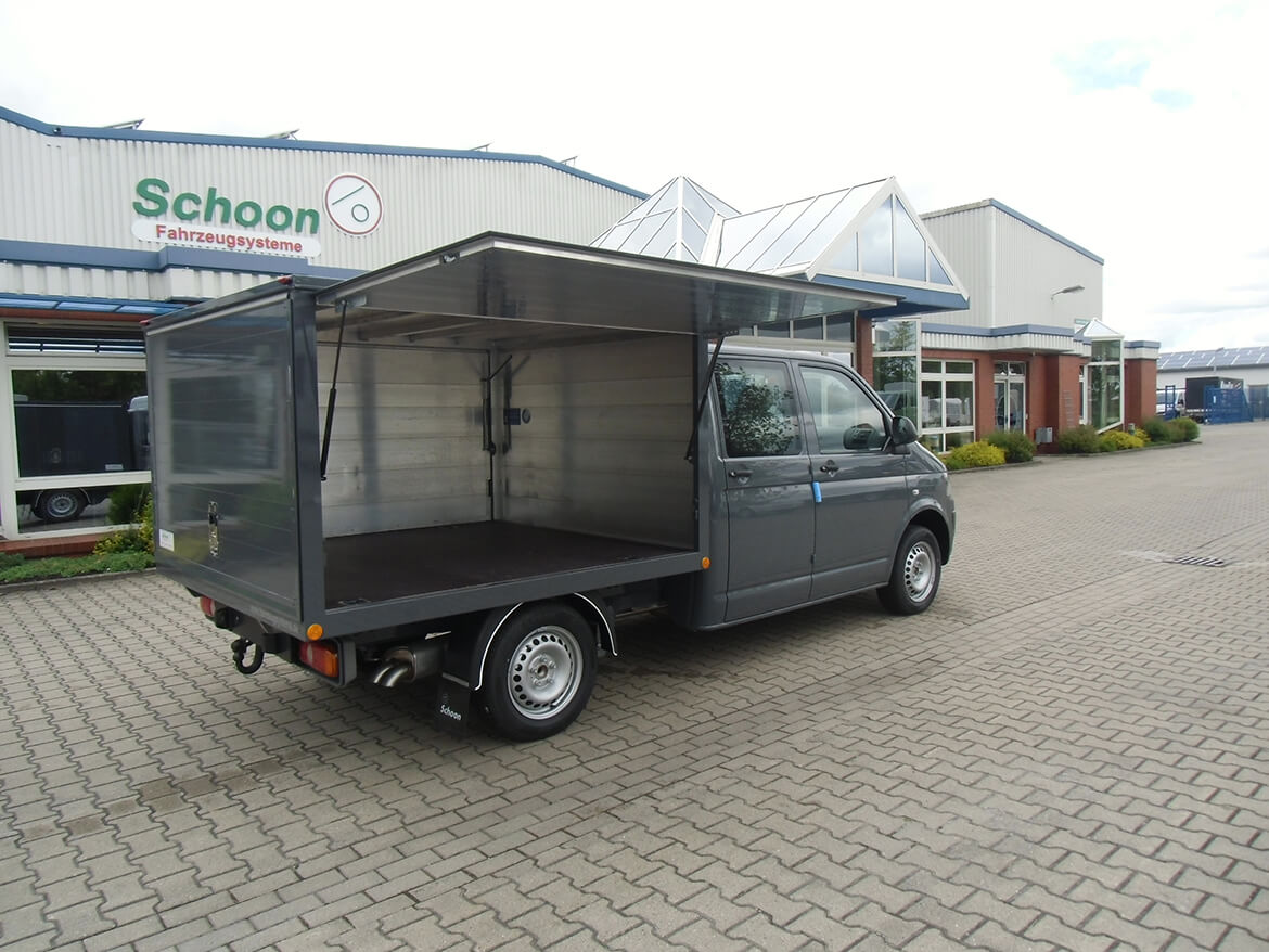 Volkswagen Nutzfahrzeuge Transporter mit Schoon Kofferaufbau für einen Hufschmied mit Verkaufsklappen (1)