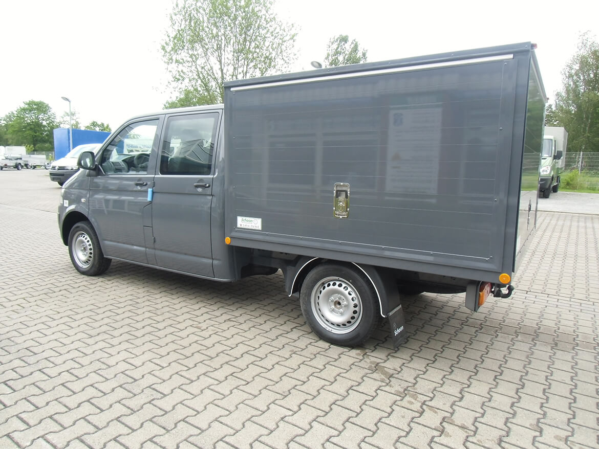 Volkswagen Nutzfahrzeuge Transporter mit Schoon Kofferaufbau für einen Hufschmied mit Verkaufsklappen (2)