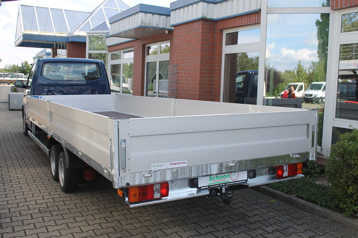 Volkswagen Transporter Zugkopf mit AL KO Chassis und Schoon Pritsche extra lang (2)