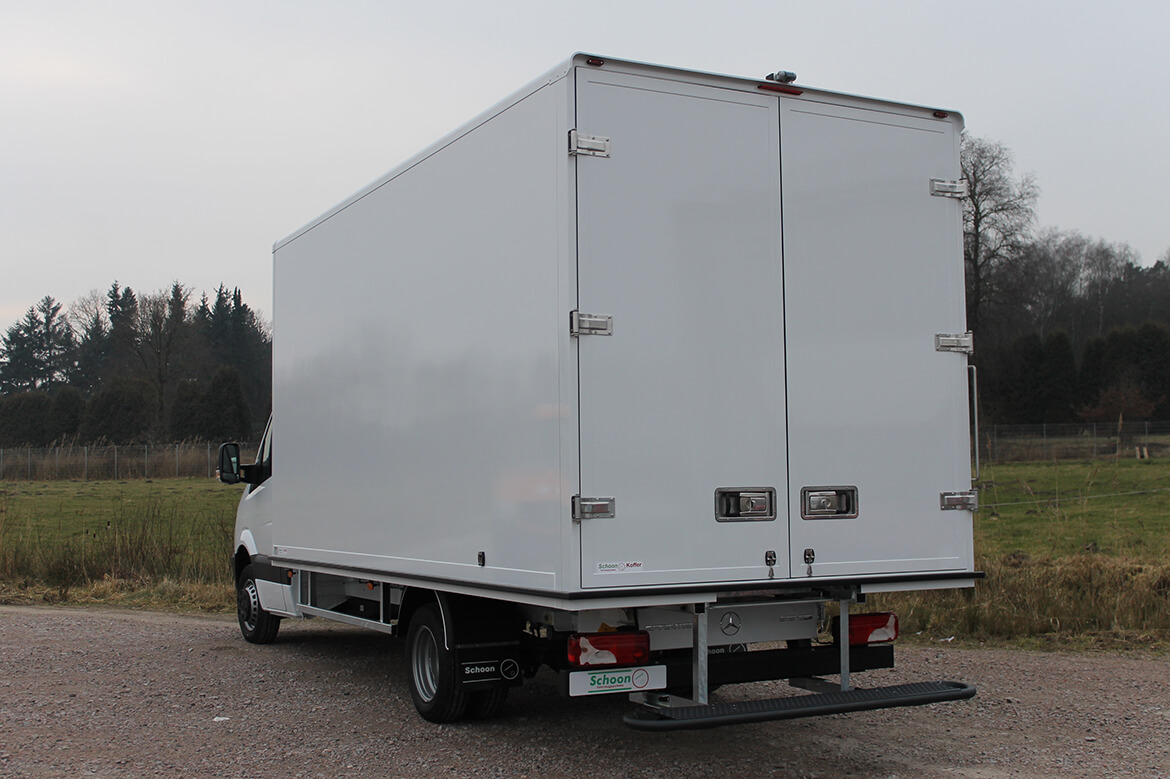 Mercedes Benz Sprinter mit Schoon Koffer und Trittstufe